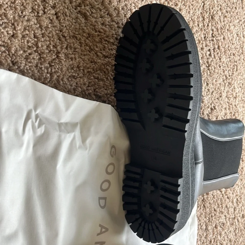 NWT Good American Chelsea Boot Size 10